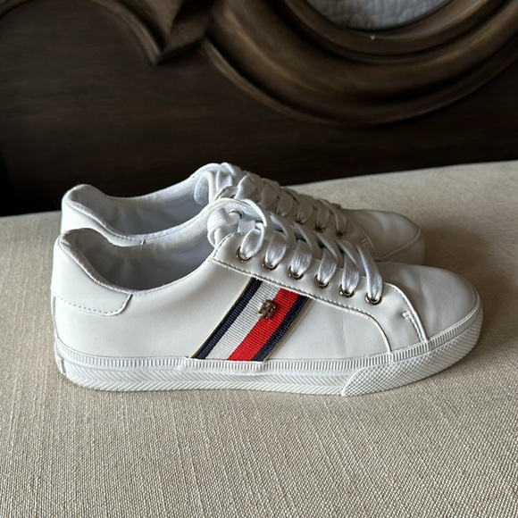6M Women’s Tommy Hilfiger Sneakers - Picture 4 of 6